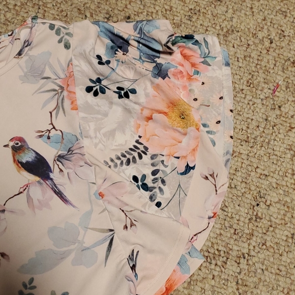 Butterfly Short-Sleeved Top - Picture 3 of 4